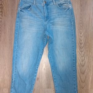 Ladies Capris Size 14